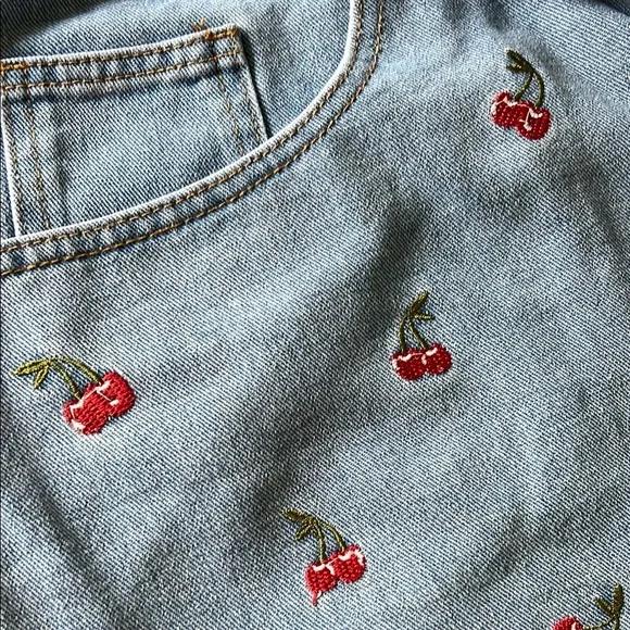 CIDER | Denim Shorts with Cherry Embroidery | Curve & Plus - Picture 3 of 6
